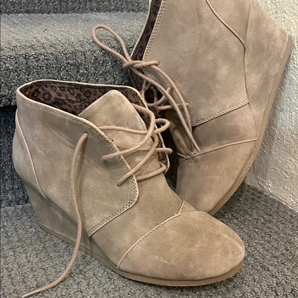 Cityclassified Beige Lace-Up Wedge Booties